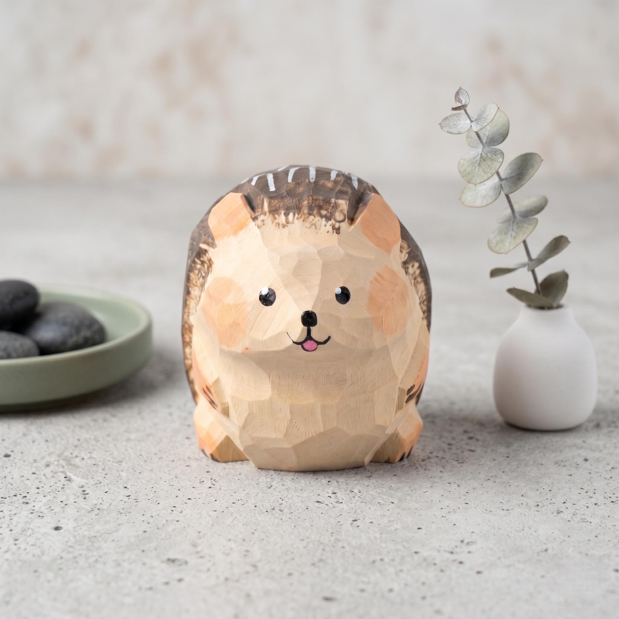 Wooden Hedgehog Figurine Hand Carved Woodland Animal Miniature Cute Desk Decor Uniqu